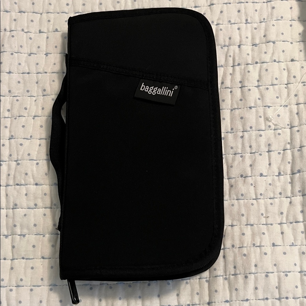 Baggalini document holder